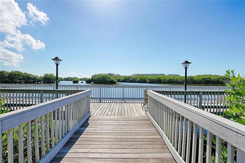 SEMINOLE ISLE TWNHMS - Residential