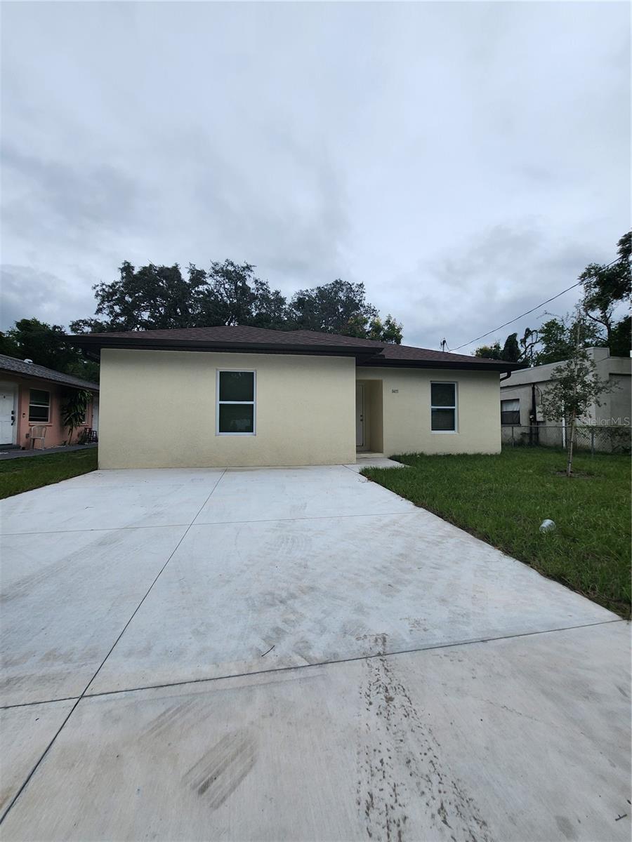 3 bed , 2 bath , 1600 sq ft single family close to Busch Gardens . Tiles throughout. $1,900 a month plus $1,900 deposit.