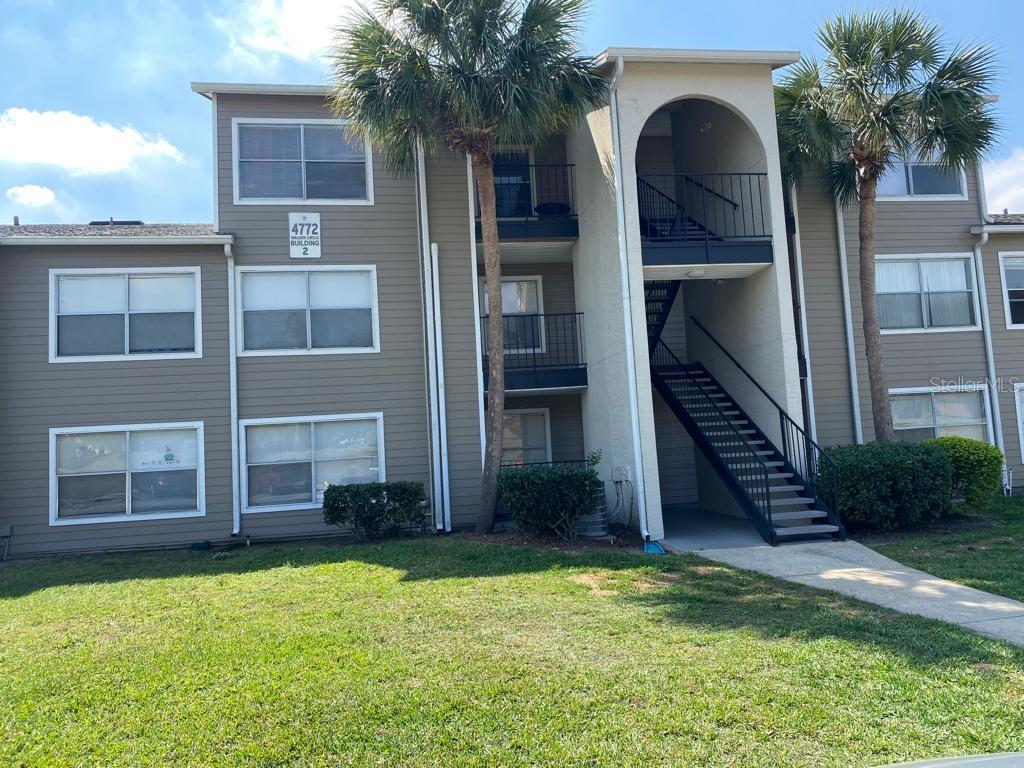 JUST LISTED !!Cozy One Bedroom / One Bath apartment/ Condo , 2nd floor unit ..2 Pools , Laundry rooms, Close to Shopping Centers. Available NOW! Call to View and apply!!!