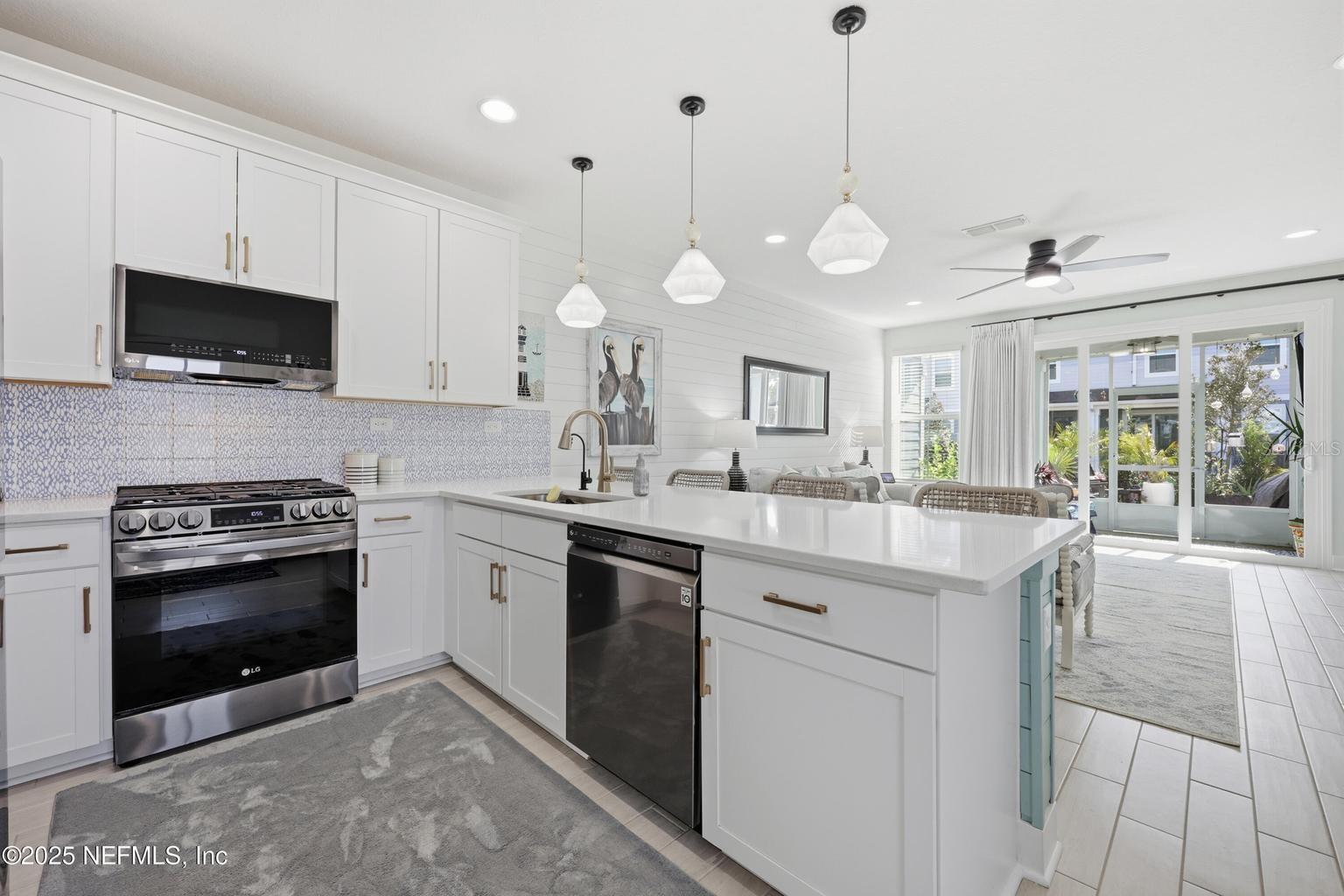 SILVER LNDG - Residential