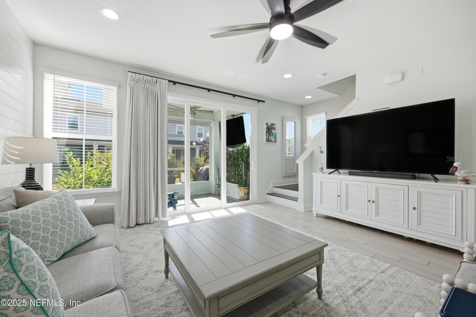 SILVER LNDG - Residential