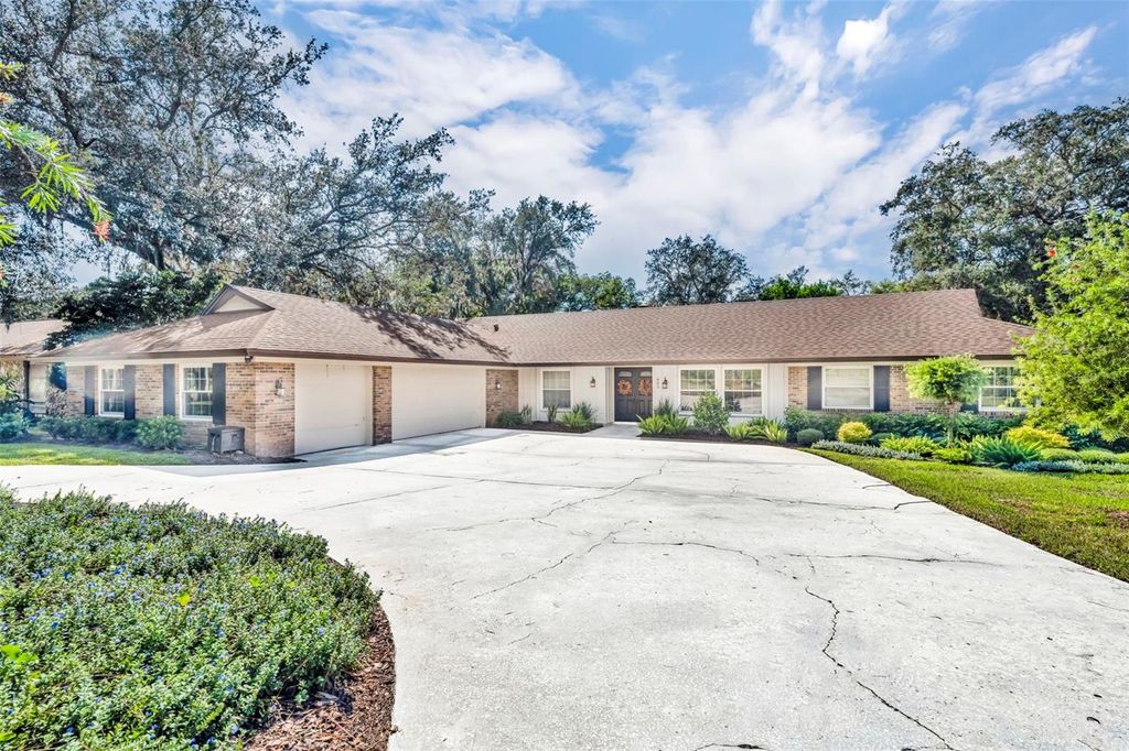 Photo of 805 S Sweetwater Boulevard, Longwood, FL 32779 (MLS # O6354781)