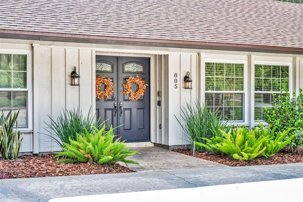 Photo of 805 S Sweetwater Boulevard, Longwood, FL 32779 (MLS # O6354781)