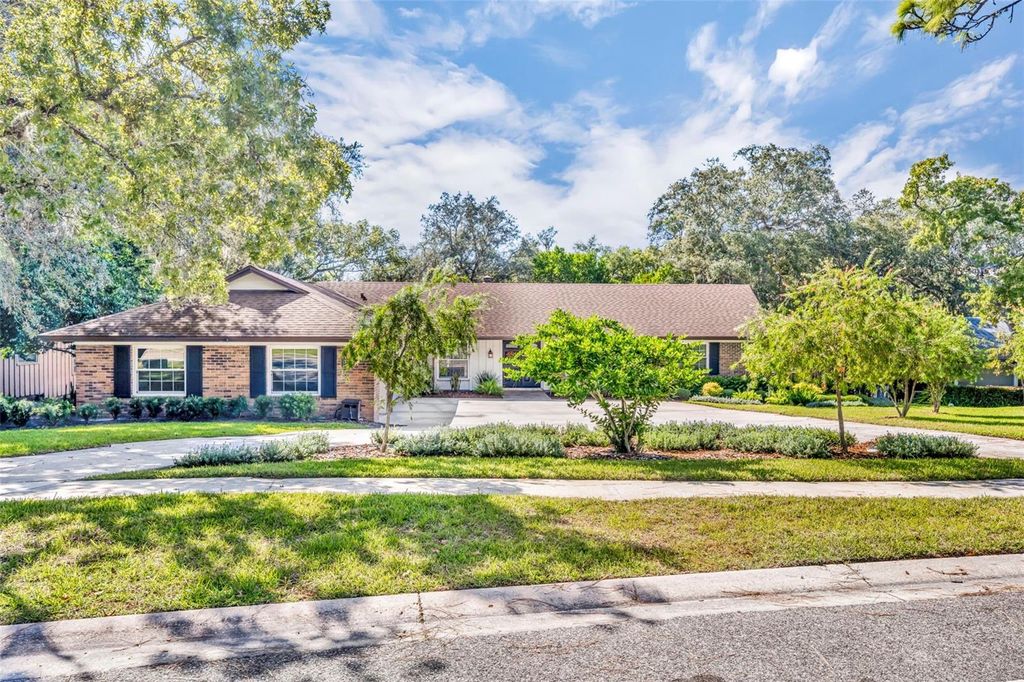 Photo of 805 S Sweetwater Boulevard, Longwood, FL 32779 (MLS # O6354781)