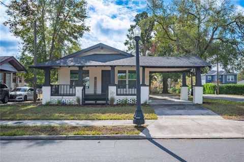 A home in LAKELAND