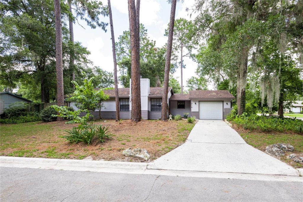 Photo of 2116 SW 73rd Street, Gainesville, FL 32607 (MLS # GC526897)
