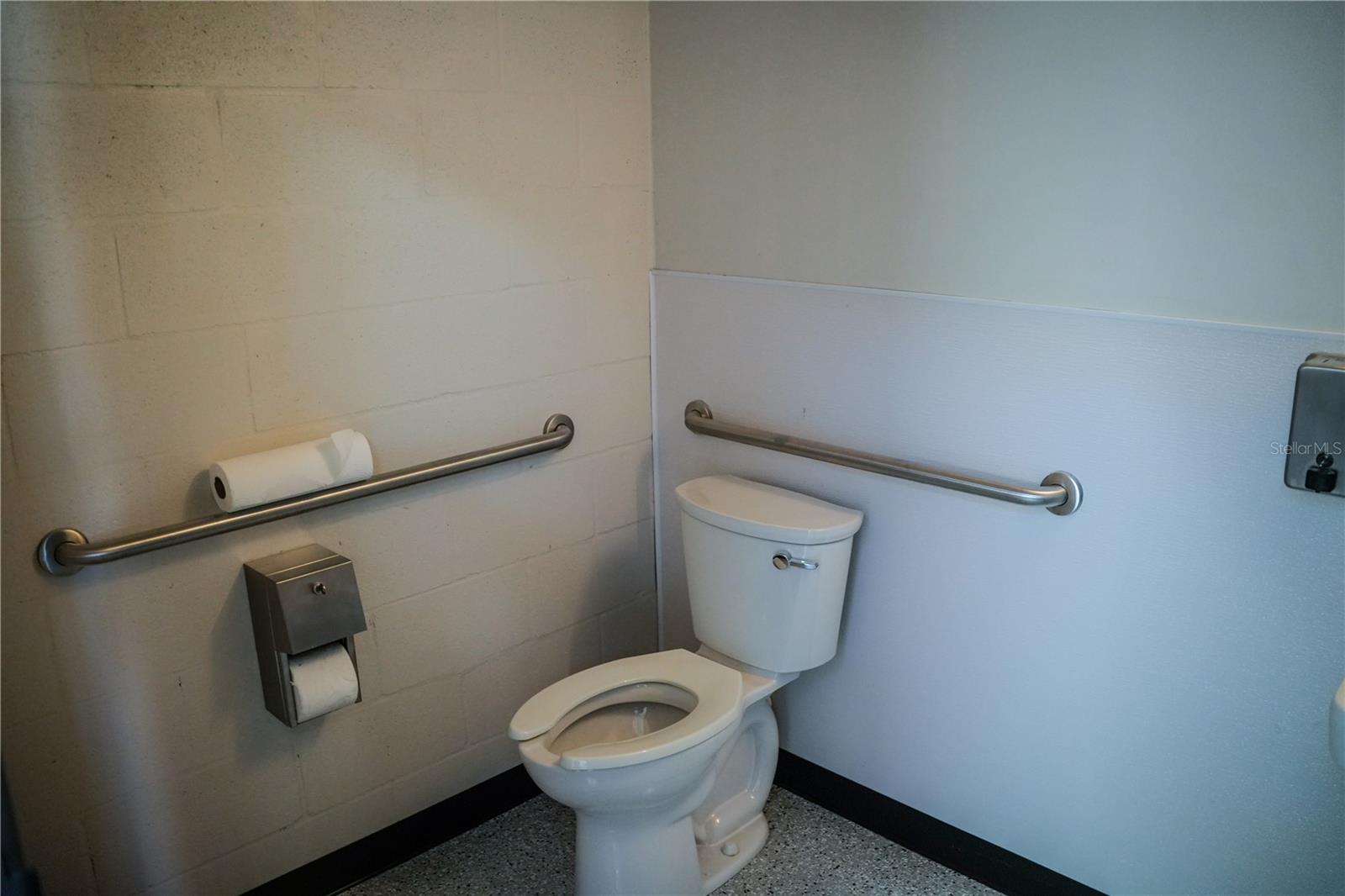 MOTOCAVE A NON-RESIDENTIAL CONDO - Commercial Sale