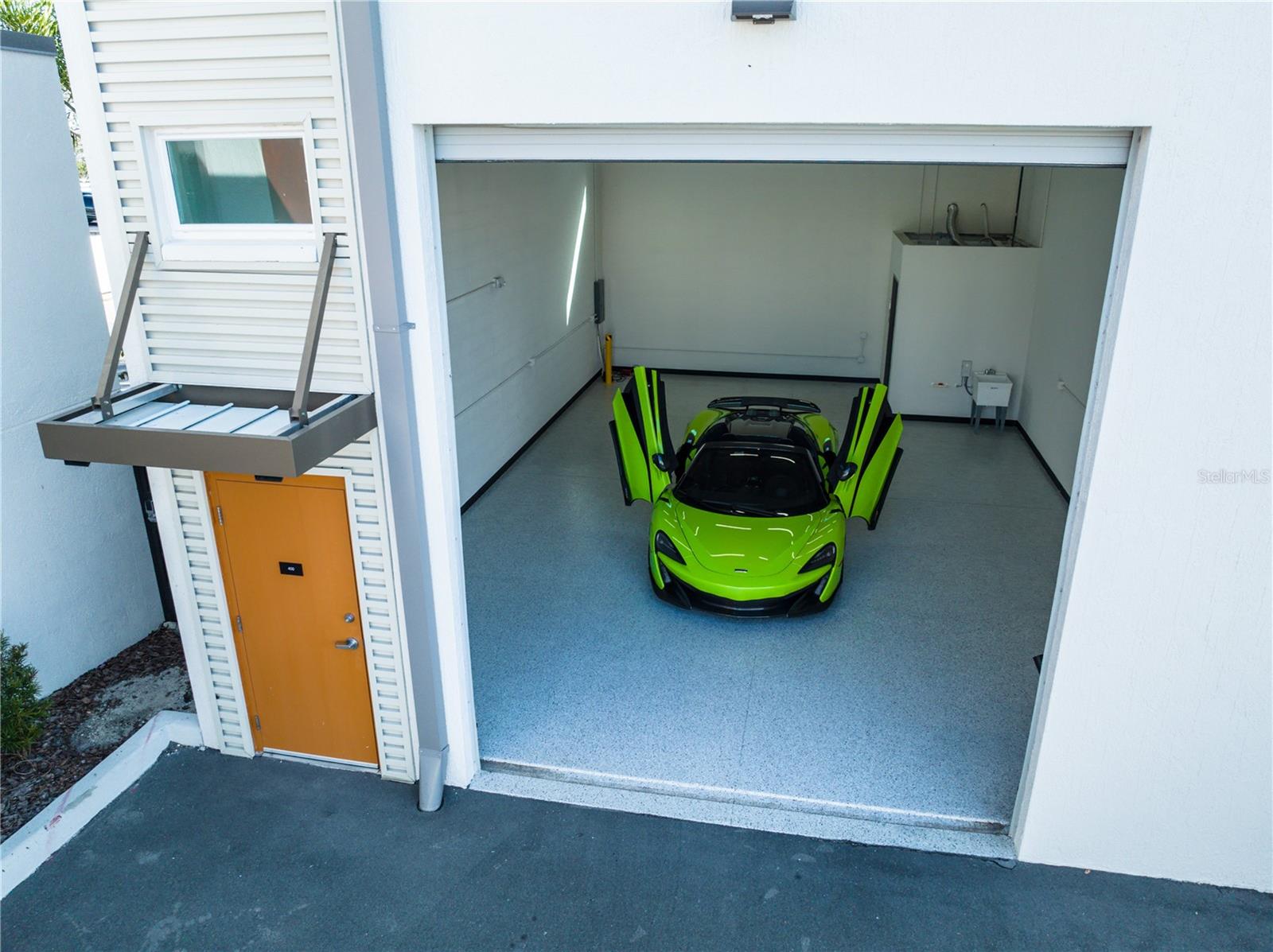 MOTOCAVE A NON-RESIDENTIAL CONDO - Commercial Sale