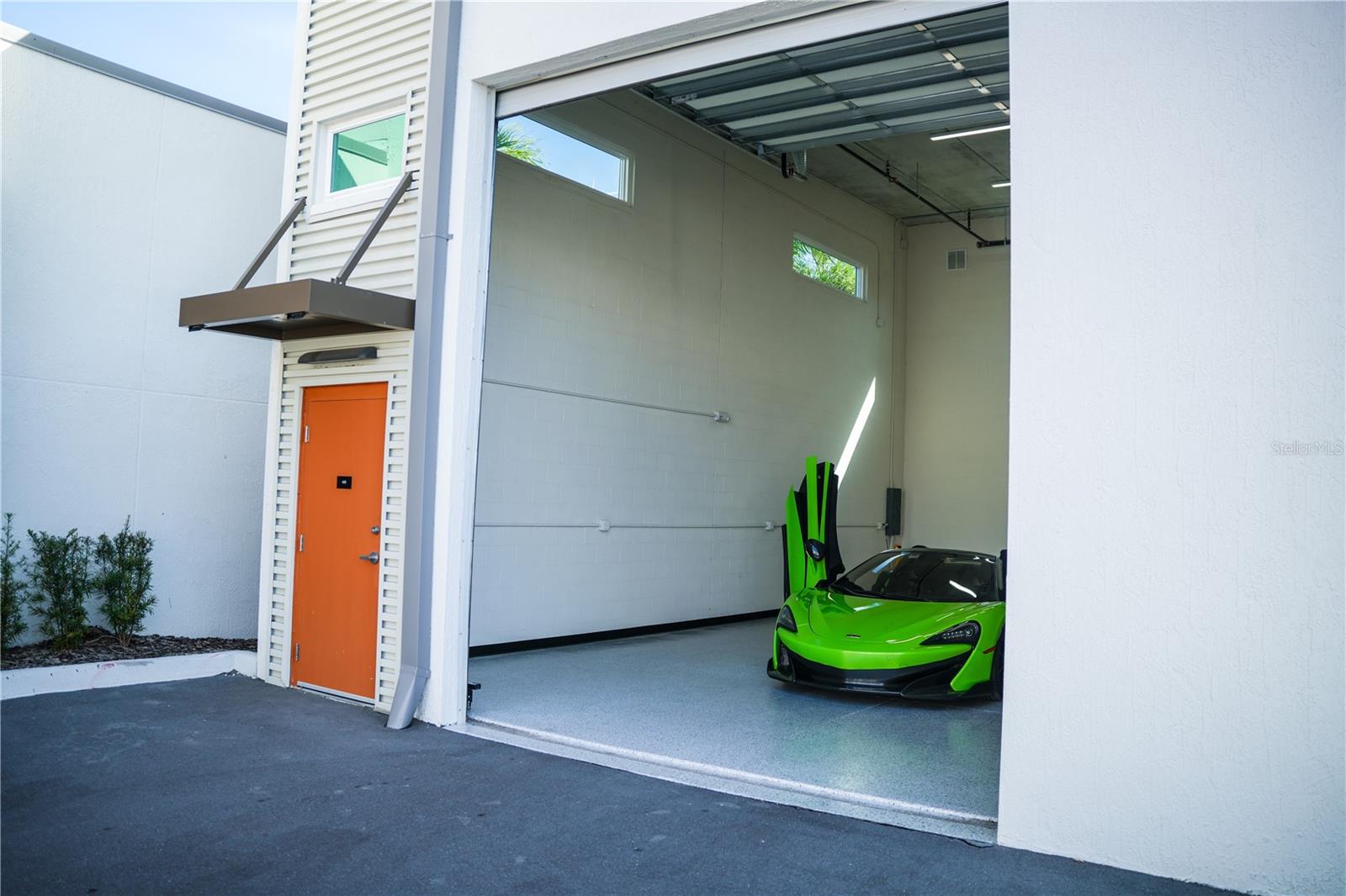 MOTOCAVE A NON-RESIDENTIAL CONDO - Commercial Sale