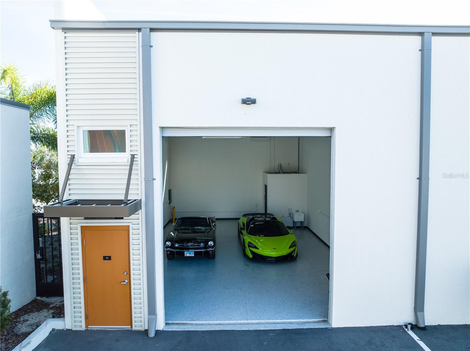 MOTOCAVE A NON-RESIDENTIAL CONDO - Commercial Sale