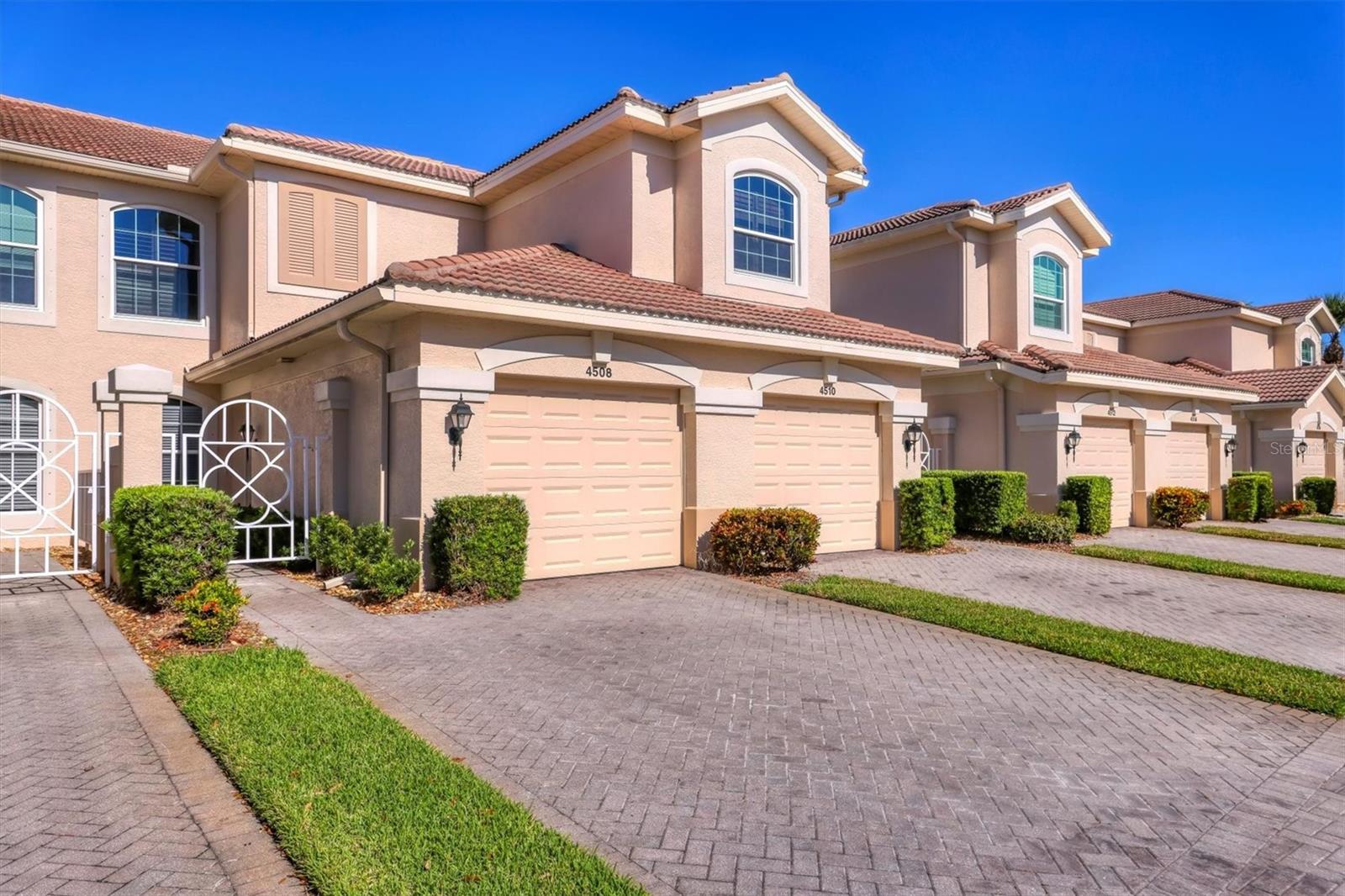 ARIELLE ON PALMER RANCH SEC 1 - Residential