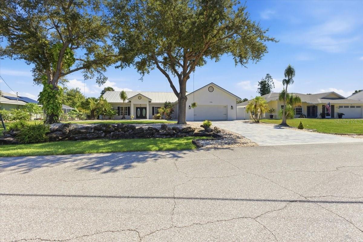 7376 MEMORIAL DRIVE, PORT CHARLOTTE, FL, 33981 4 7376 MEMORIAL DRIVE