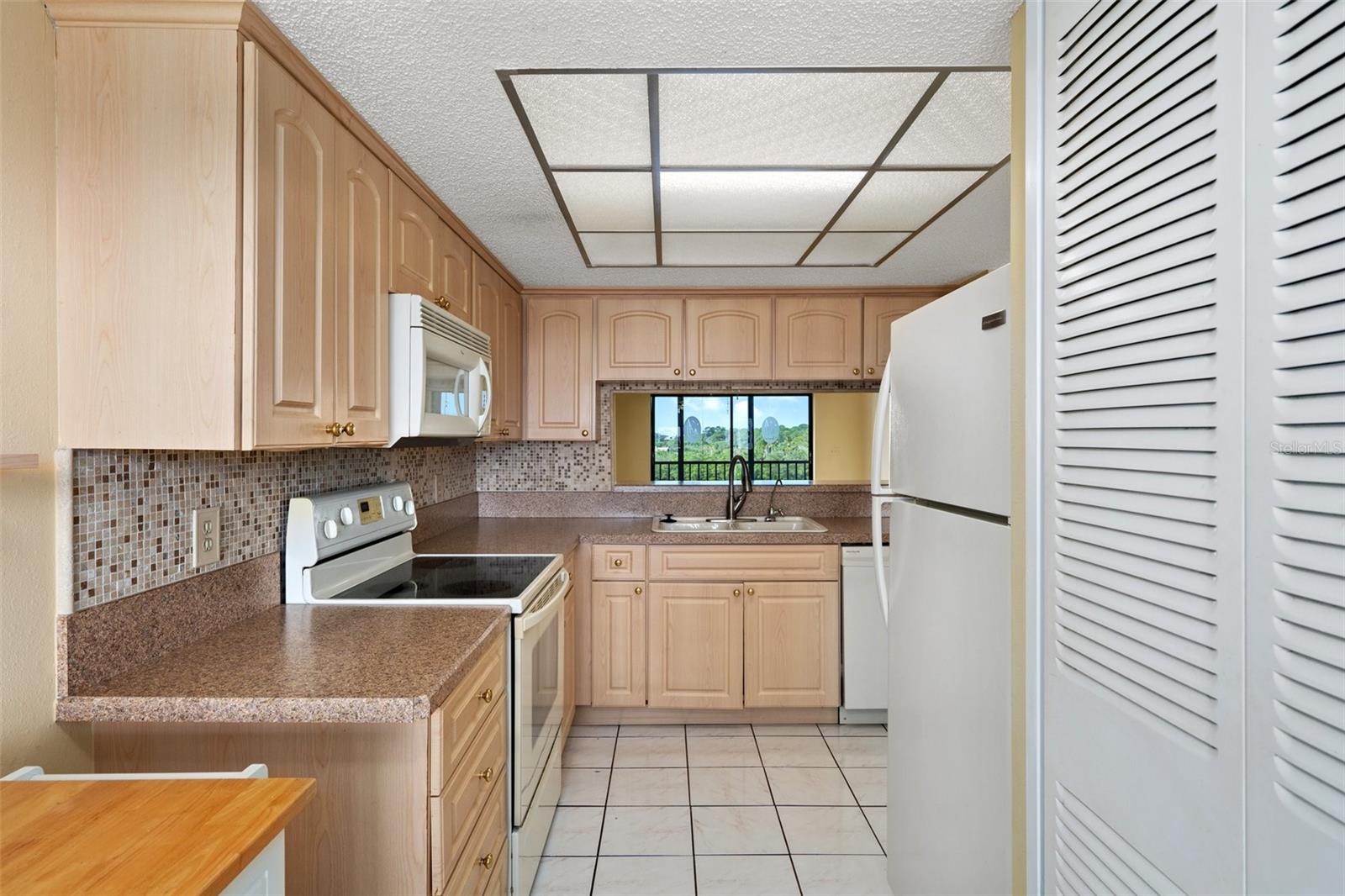 SAND PEBBLE POINTE CONDO 01 - Residential Lease