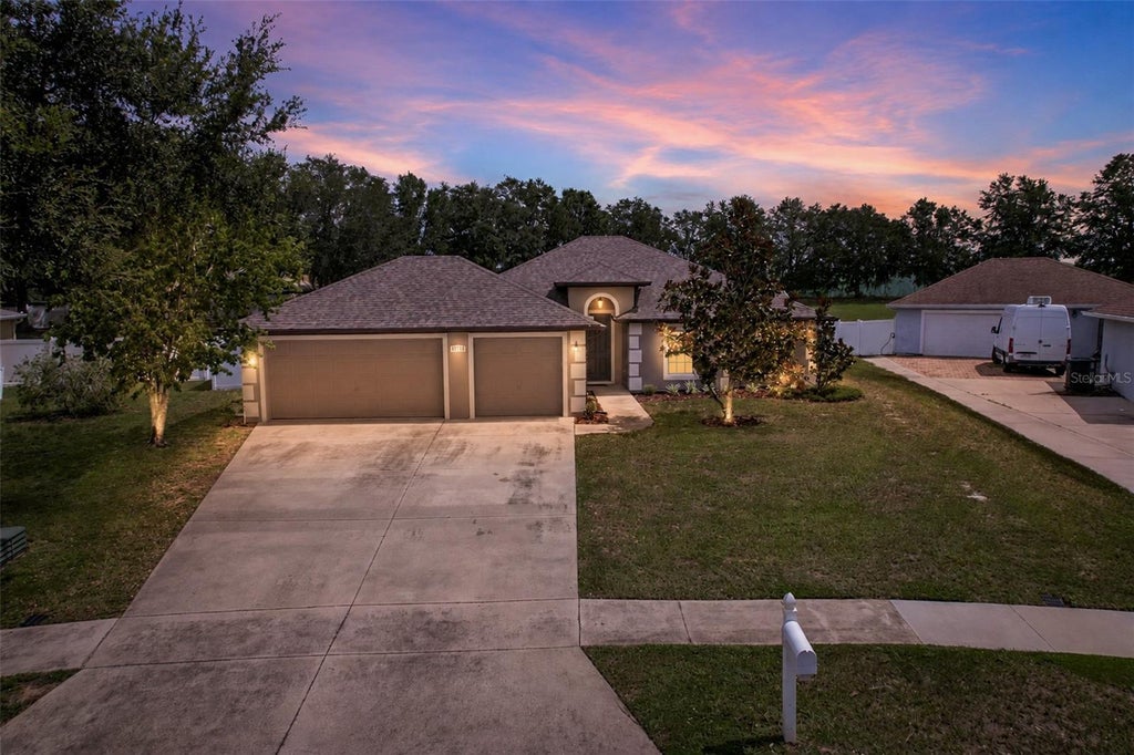 Photo of 10105 Lenox Street, Clermont, FL 34711 (MLS # G5116662)