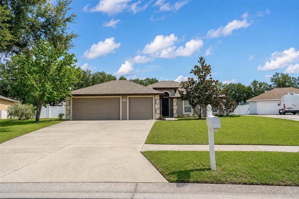 Photo of 10105 Lenox Street, Clermont, FL 34711 (MLS # G5116662)