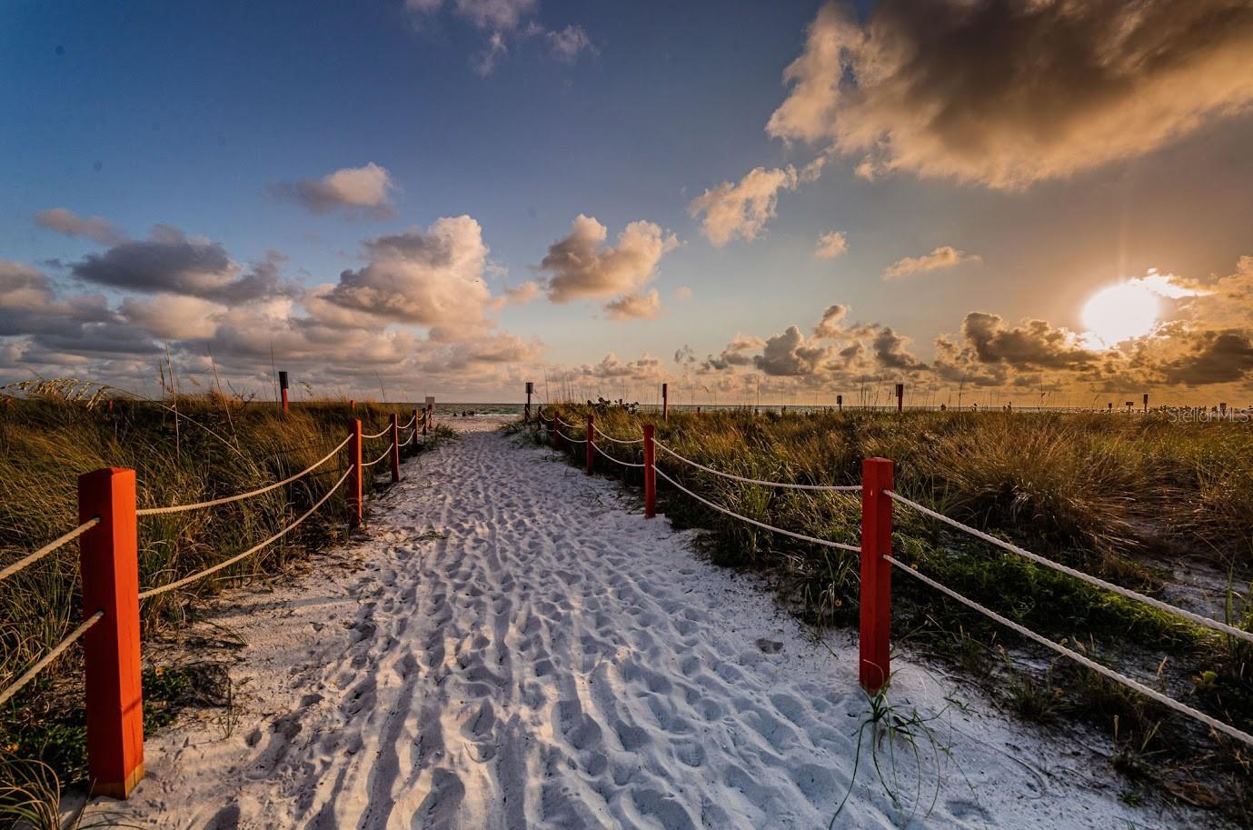 SILVER SANDS BEACH & RACQUET CLUB - Residential