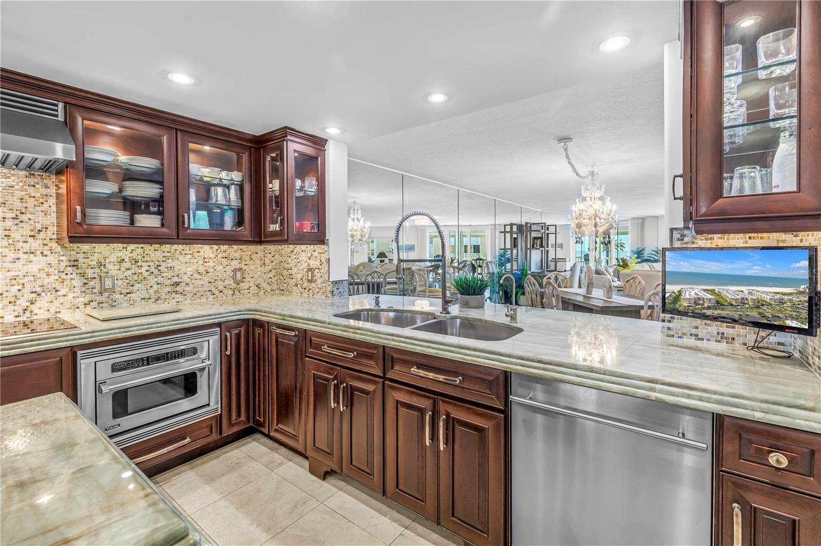 SILVER SANDS BEACH & RACQUET CLUB - Residential