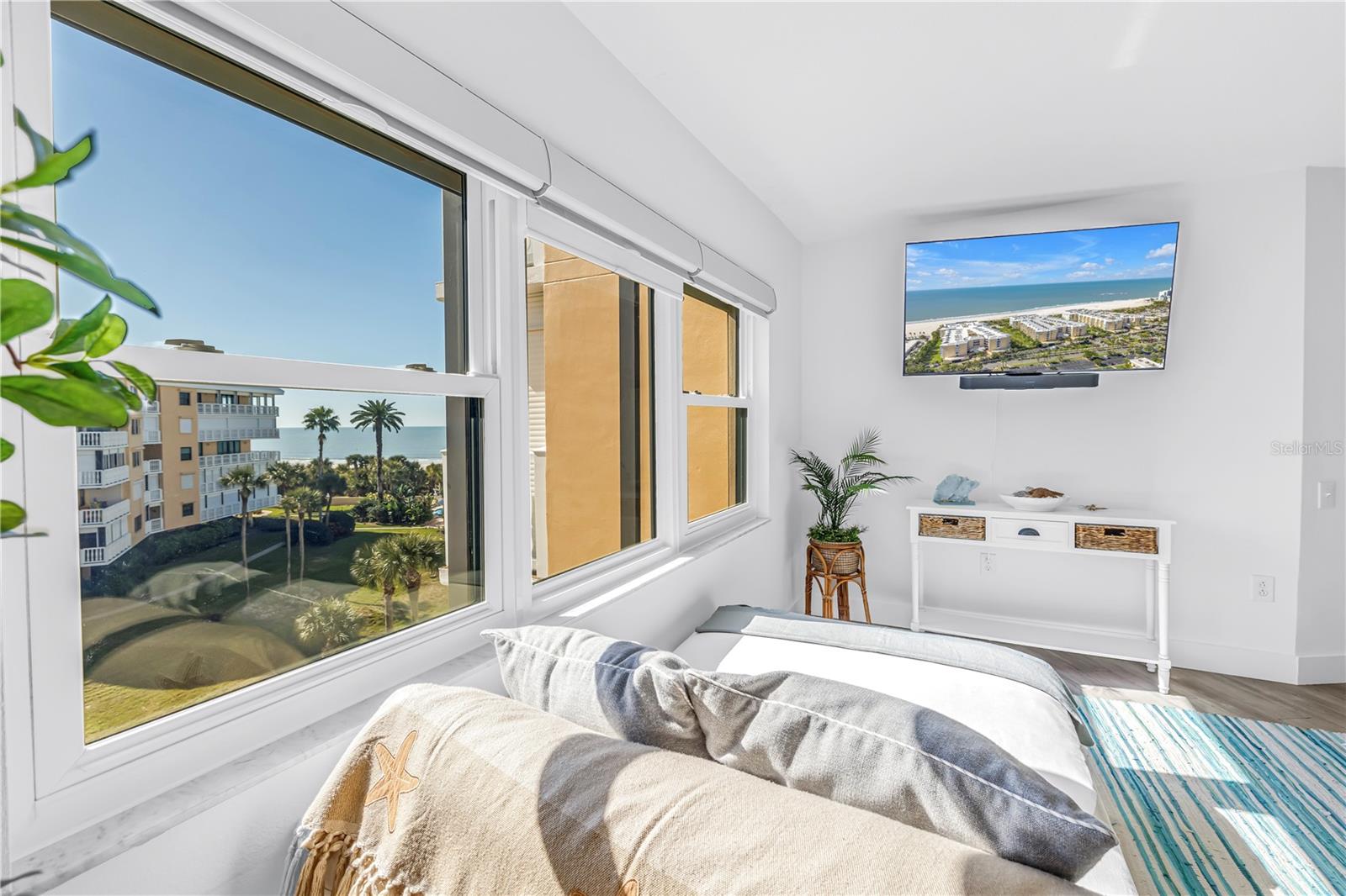 SILVER SANDS BEACH & RACQUET CLUB - Residential