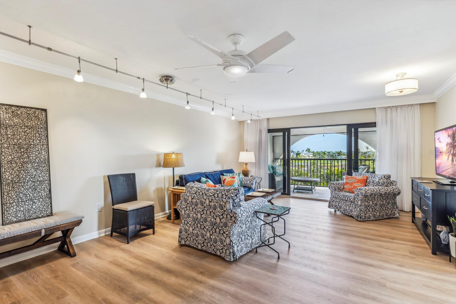 SILVER KING CONDO PH 1 - Residential