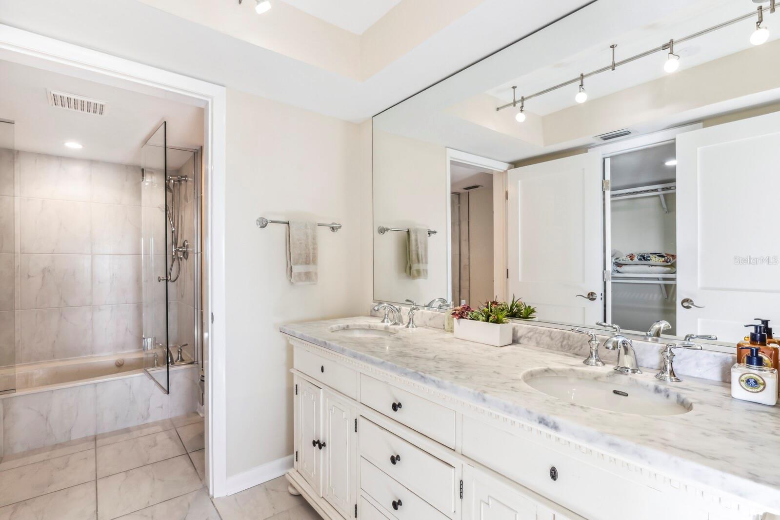 SILVER KING CONDO PH 1 - Residential