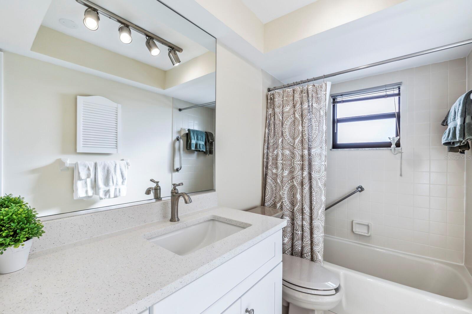 SILVER KING CONDO PH 1 - Residential