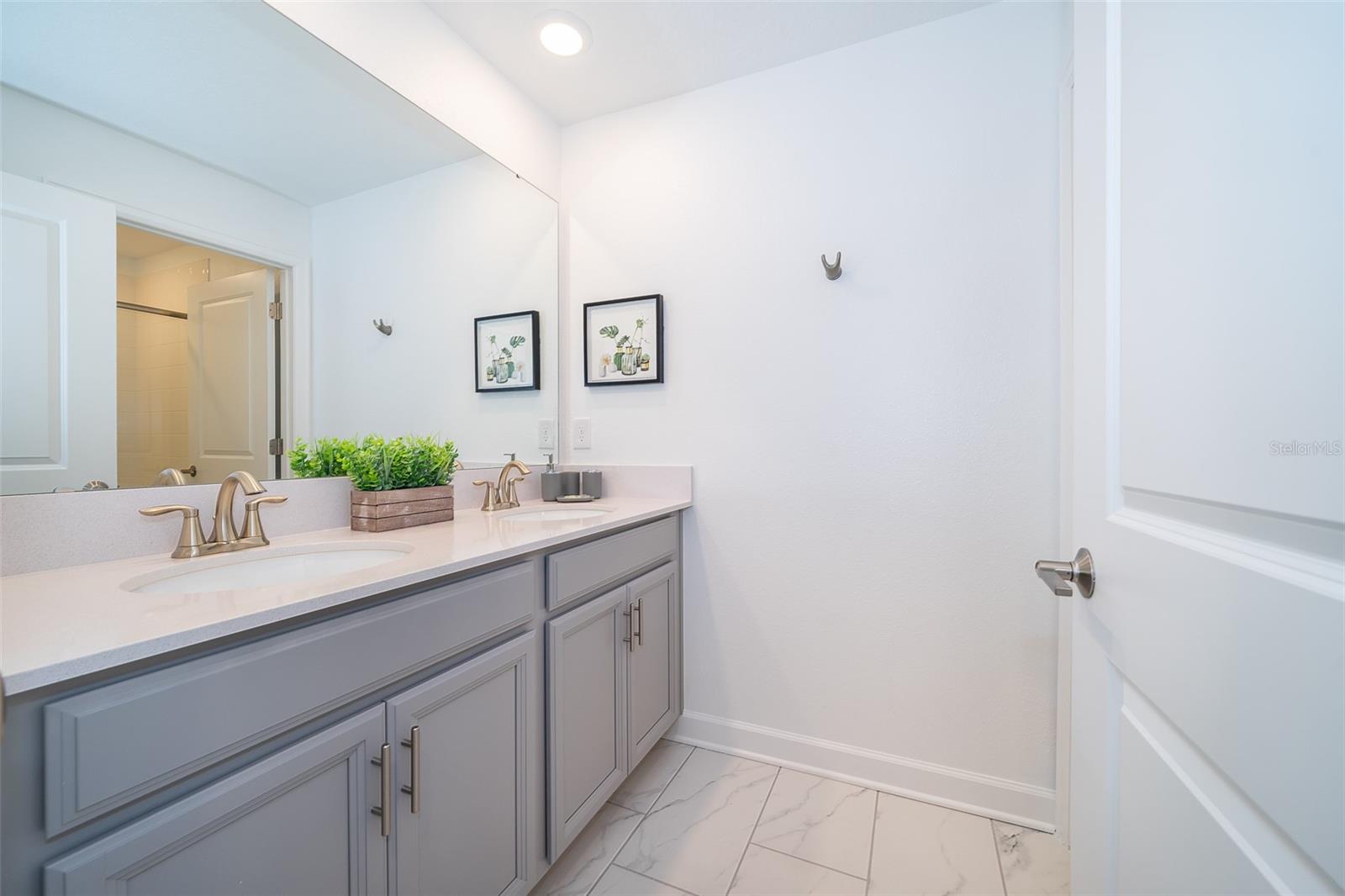 COVE AT STOREY LAKE 4 - Residential Lease