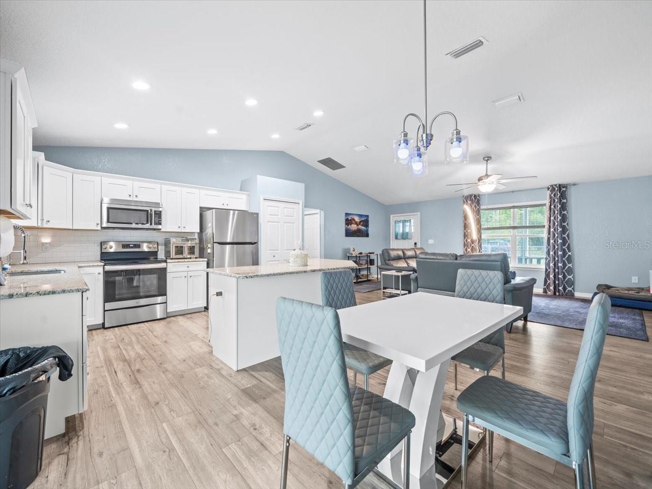 ROYAL HIGHLANDS - Residential