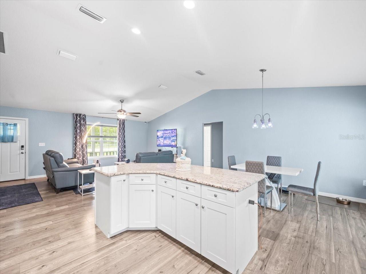 ROYAL HIGHLANDS - Residential