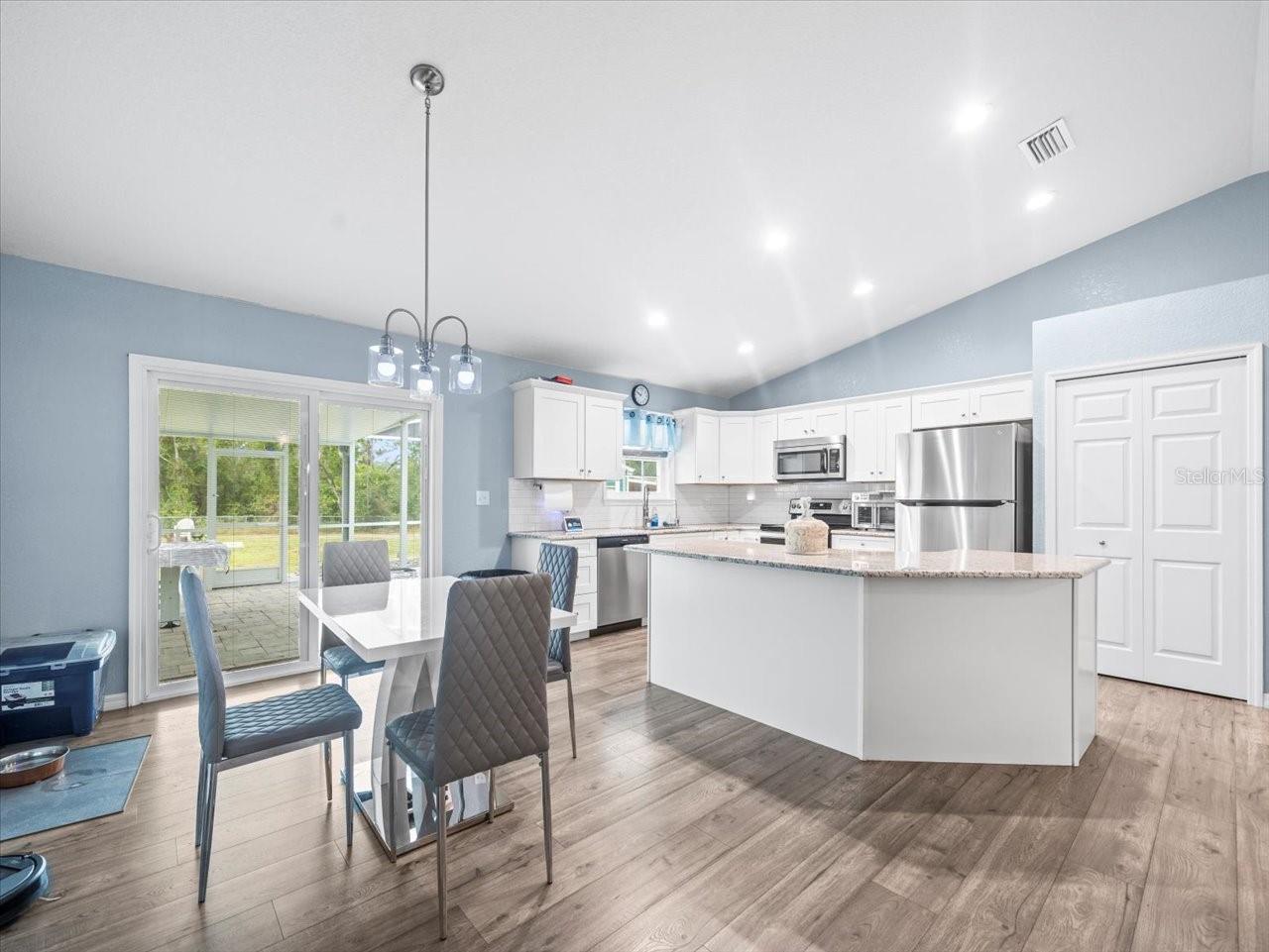 ROYAL HIGHLANDS - Residential