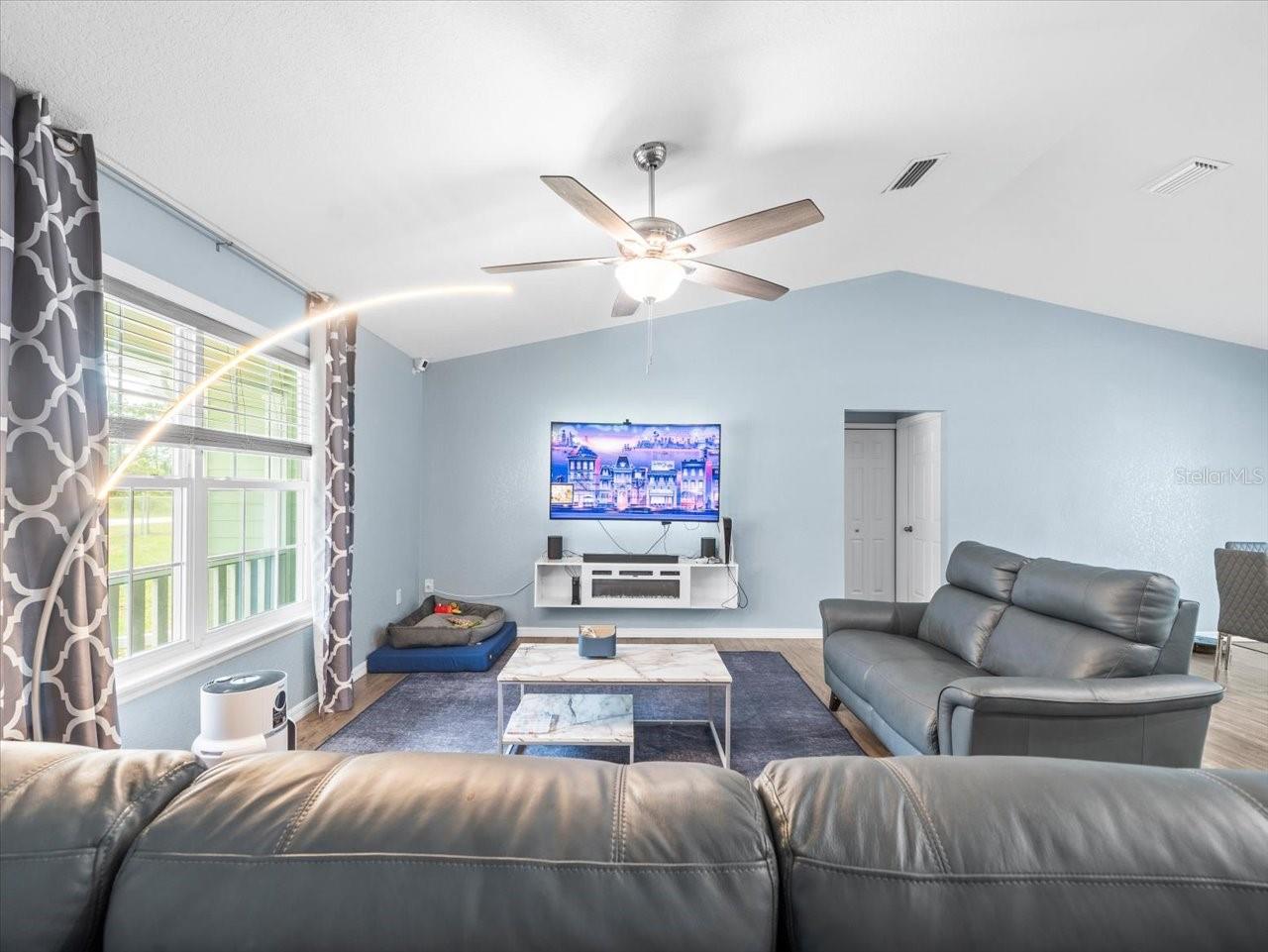 ROYAL HIGHLANDS - Residential