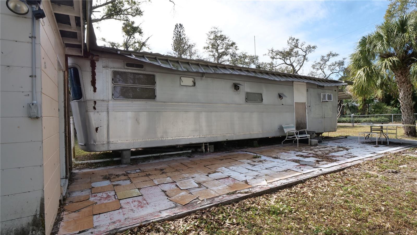 HOLLYWOOD GARDENS - Residential