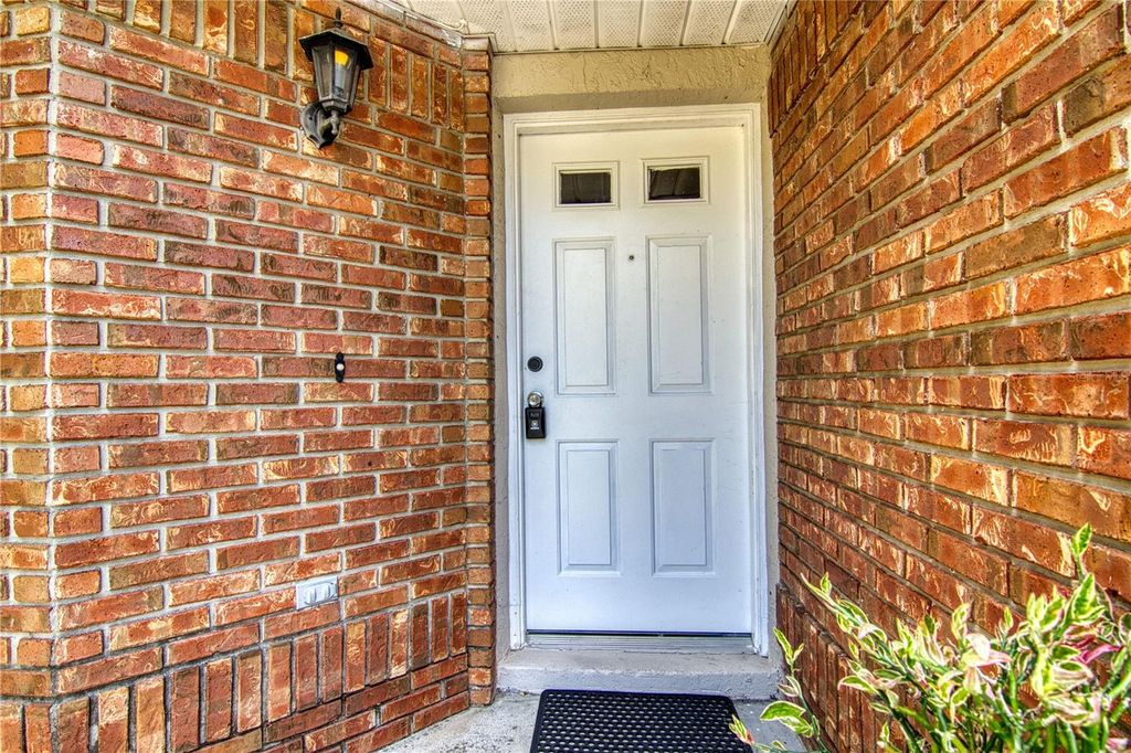 Photo of 4521 Bridgeton Lane, Orlando, FL 32817 (MLS # O6368465)