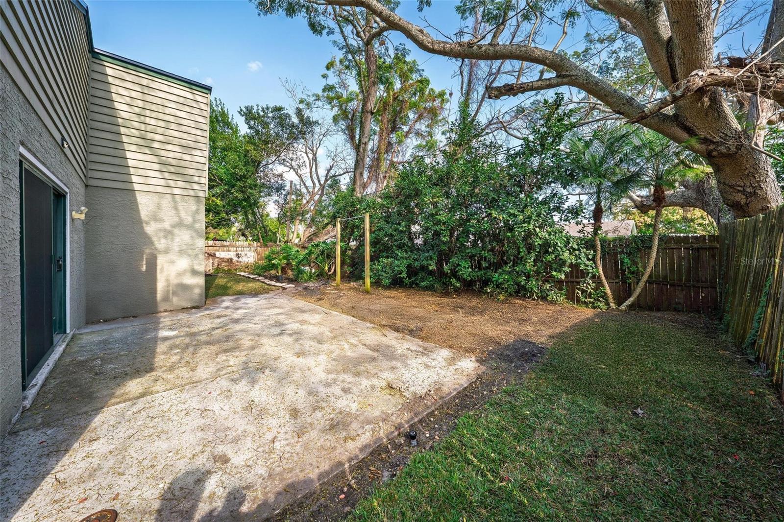 WHISPERING WINDS - Residential