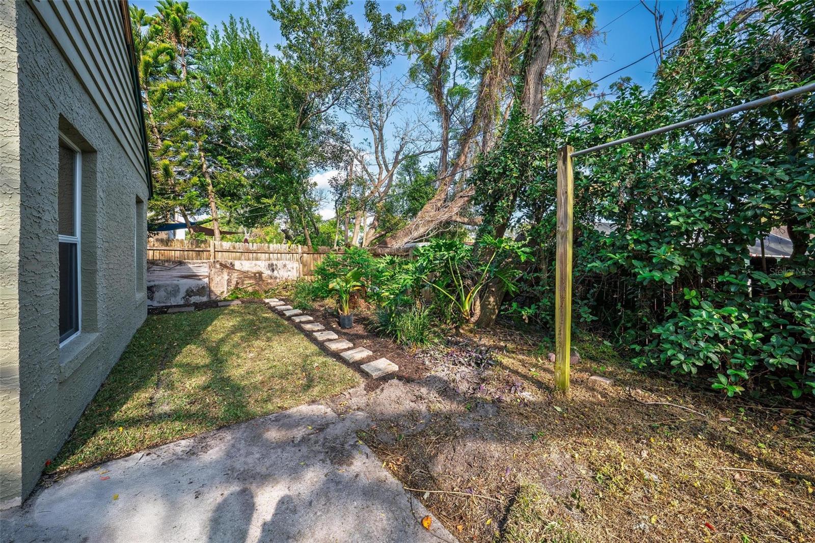 WHISPERING WINDS - Residential