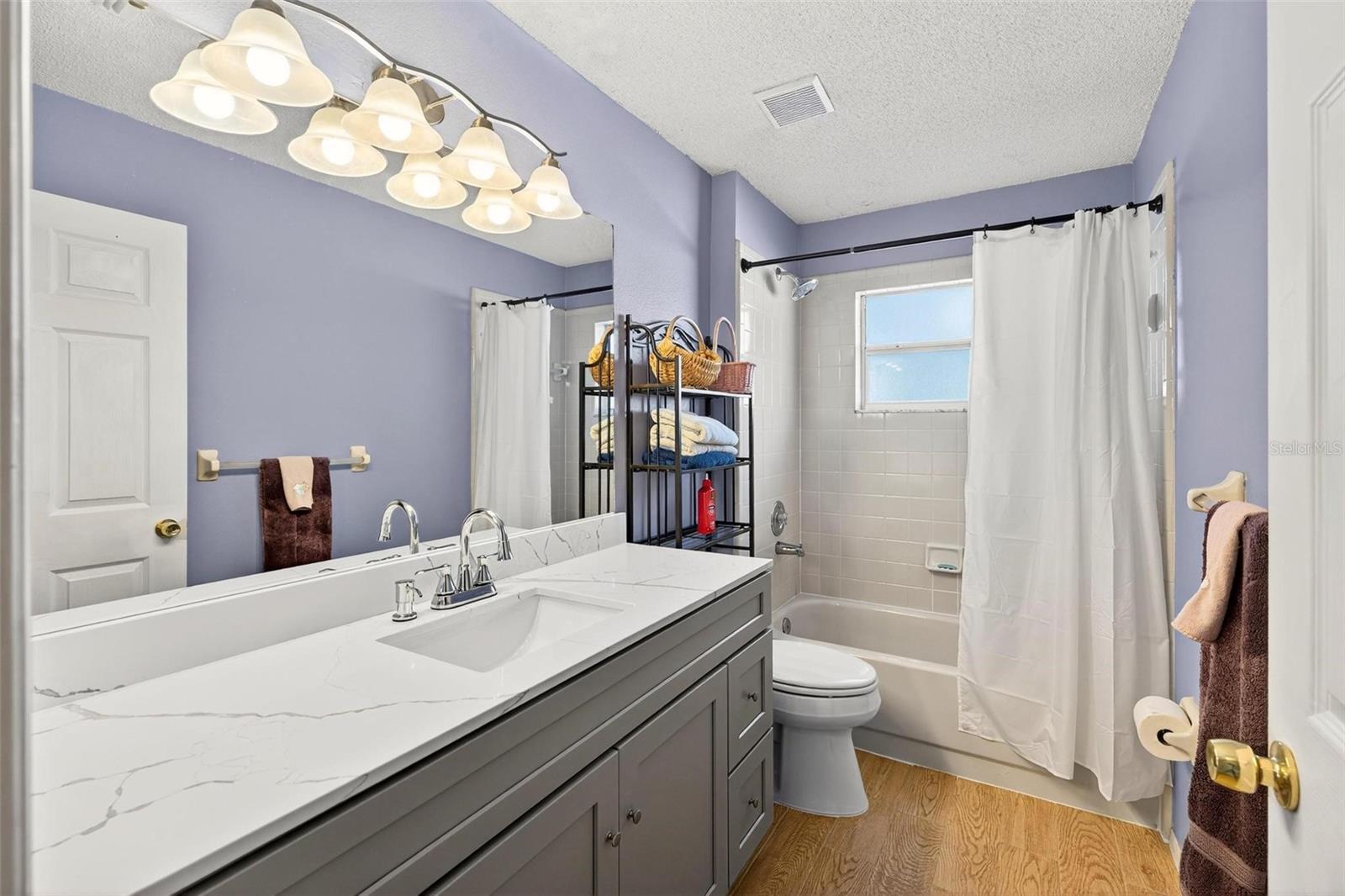 WHISPERING WINDS - Residential