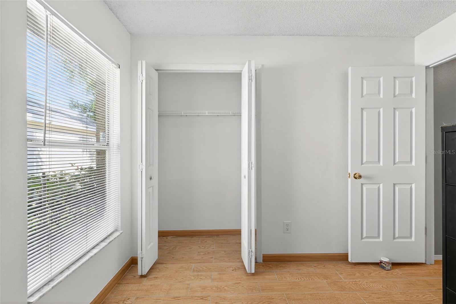 WHISPERING WINDS - Residential