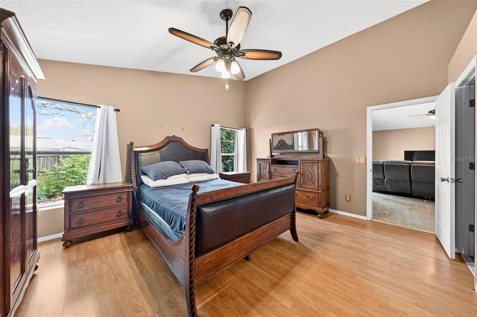 WHISPERING WINDS - Residential