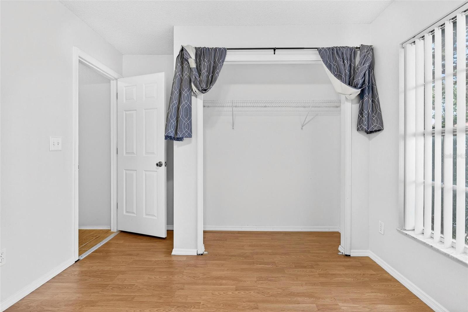 WHISPERING WINDS - Residential