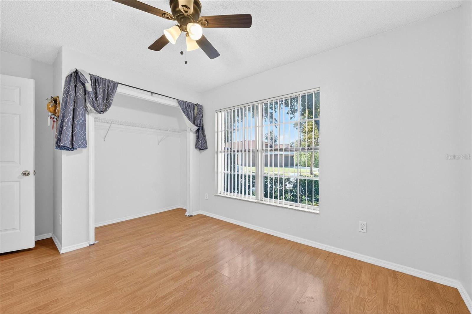 WHISPERING WINDS - Residential