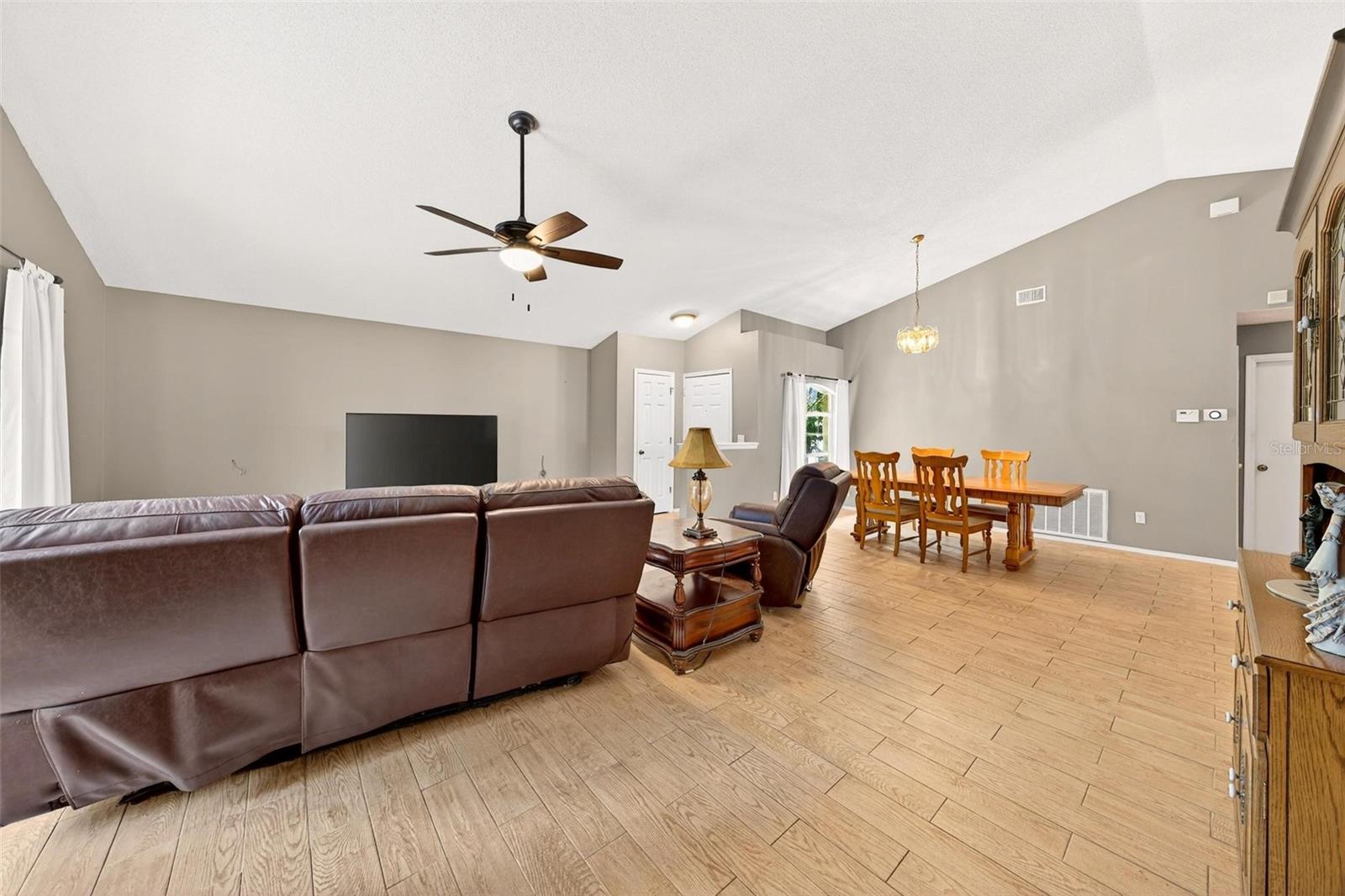 WHISPERING WINDS - Residential