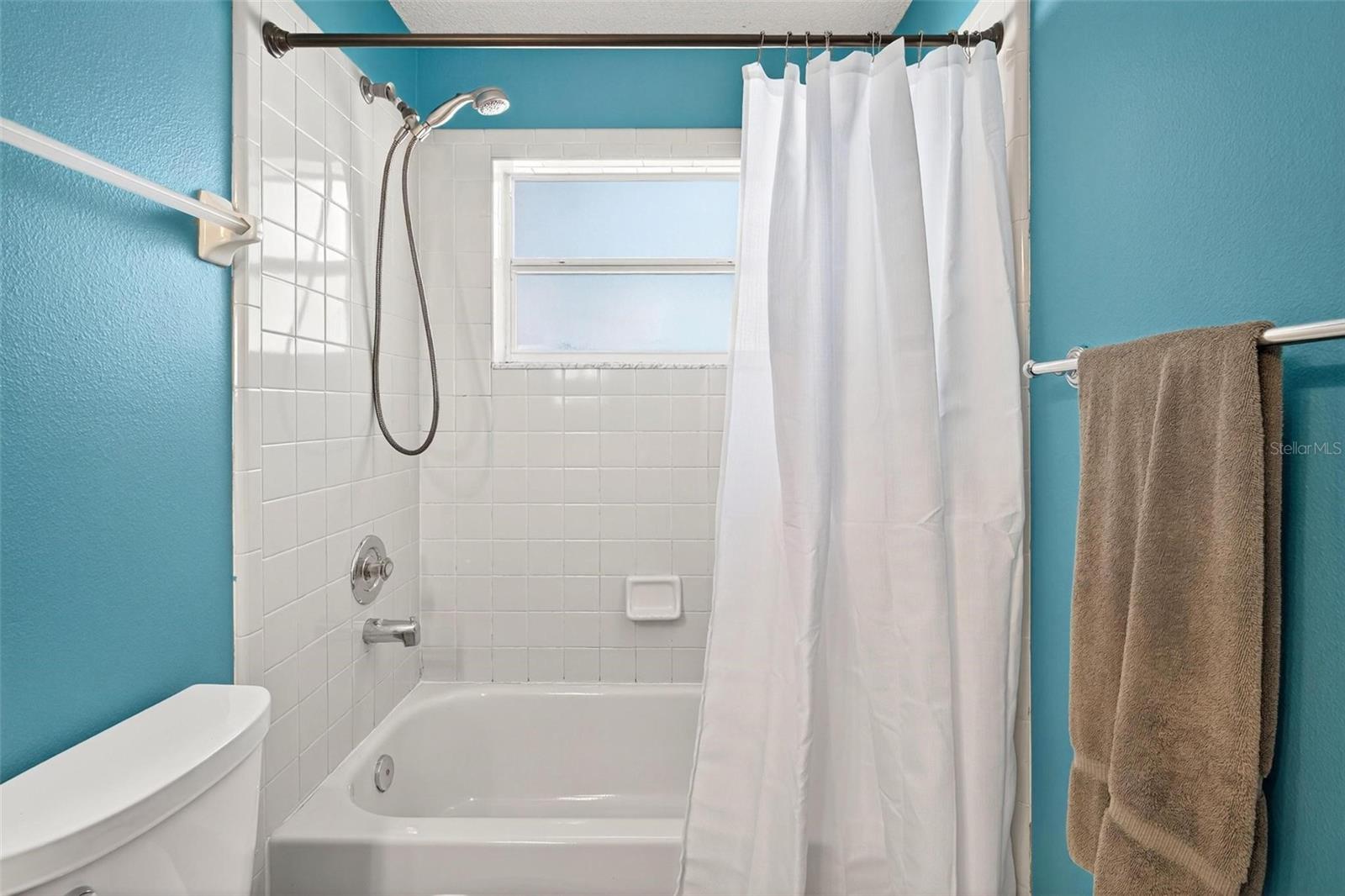 WHISPERING WINDS - Residential