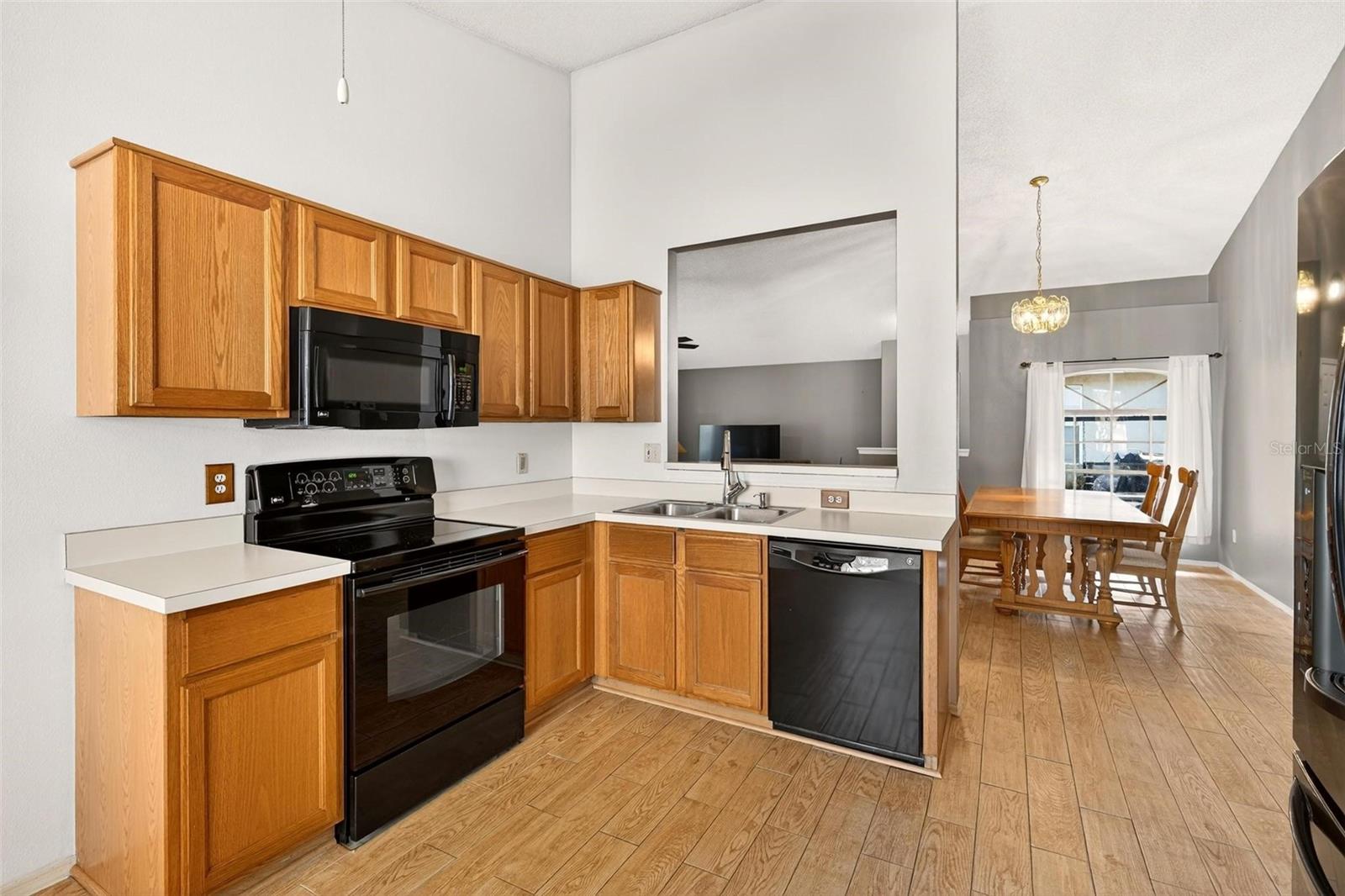 WHISPERING WINDS - Residential