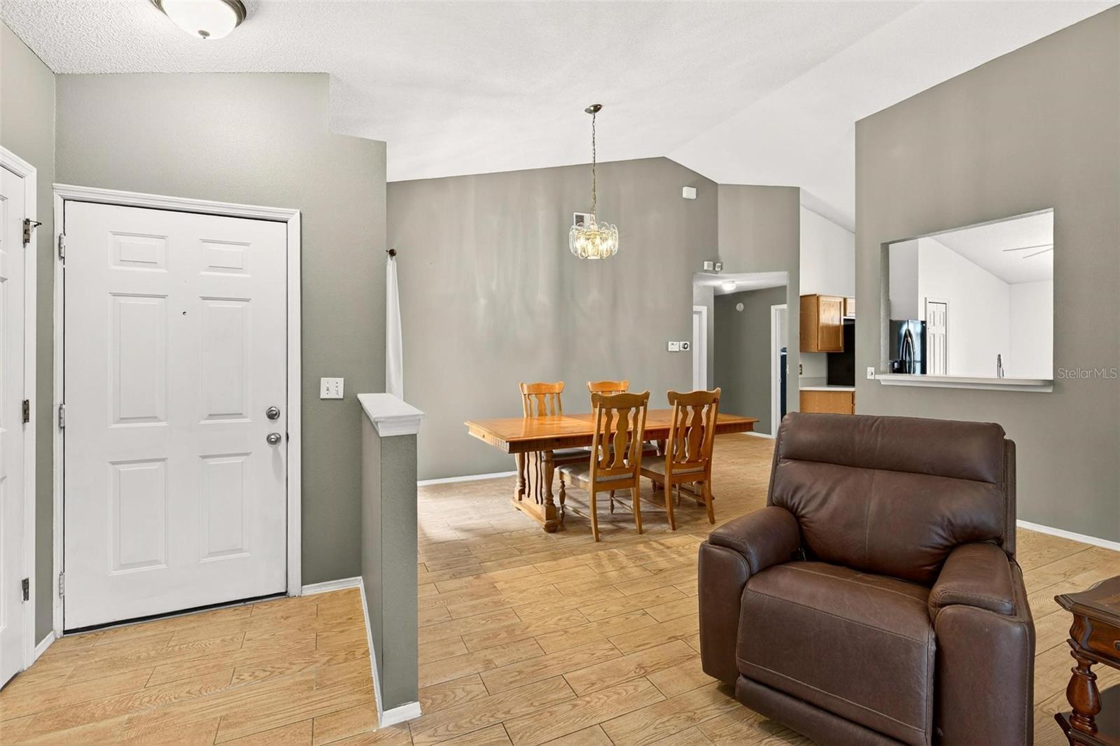 WHISPERING WINDS - Residential