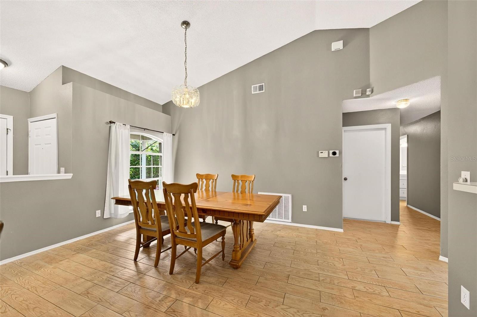 WHISPERING WINDS - Residential