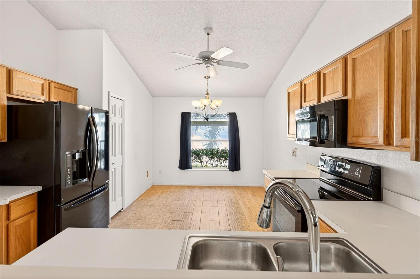 WHISPERING WINDS - Residential