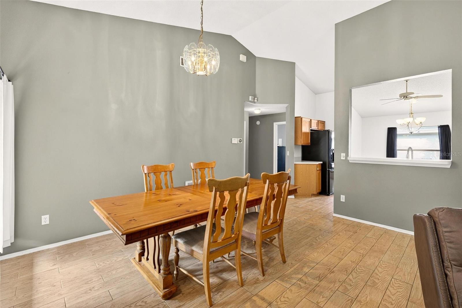 WHISPERING WINDS - Residential