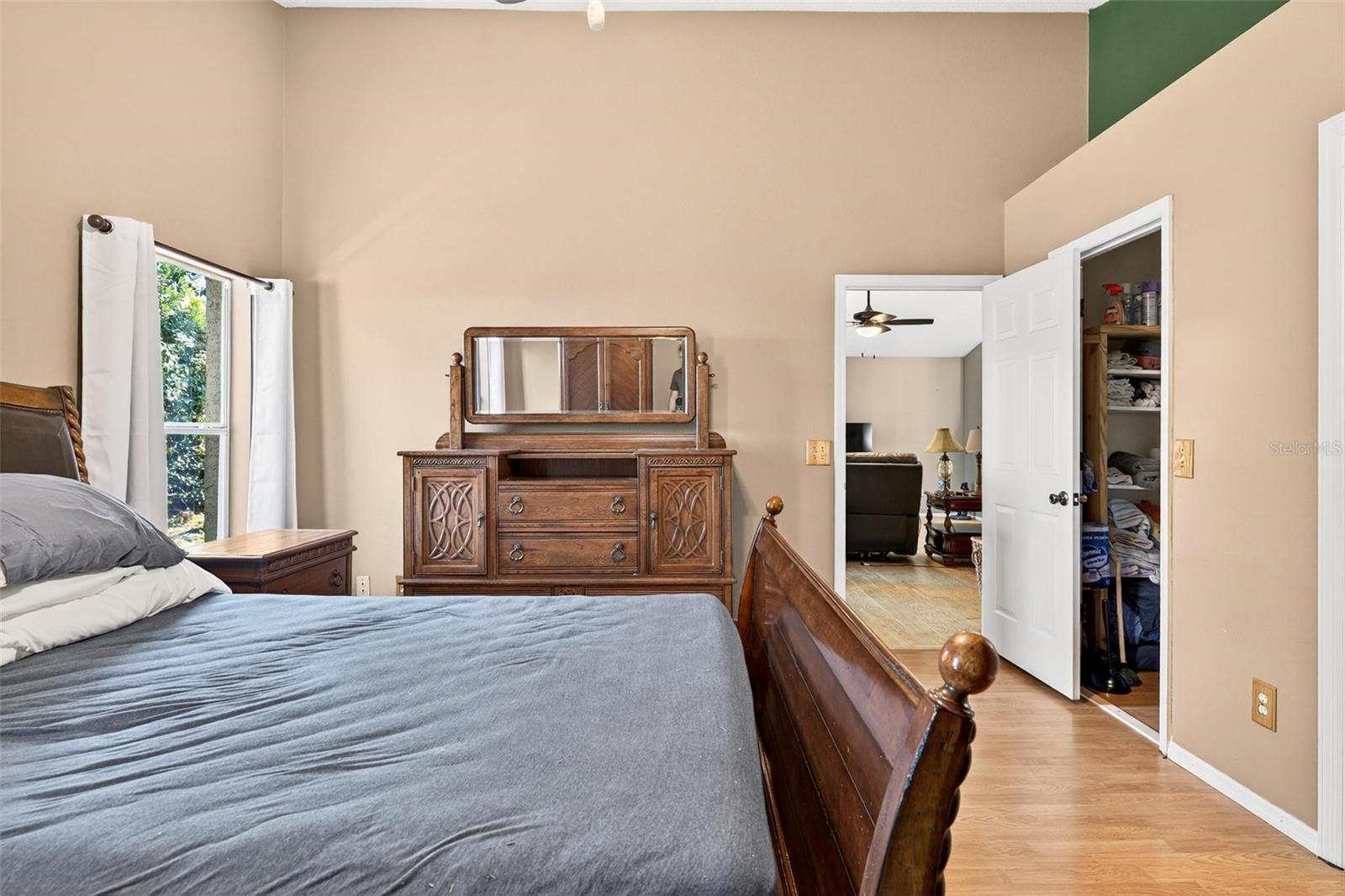 WHISPERING WINDS - Residential