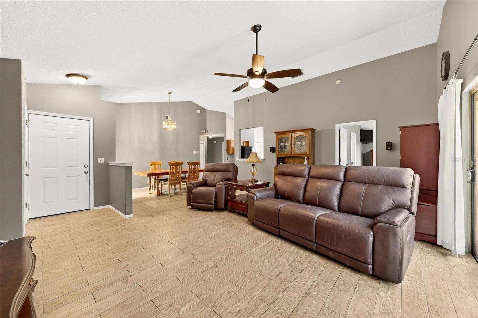 WHISPERING WINDS - Residential