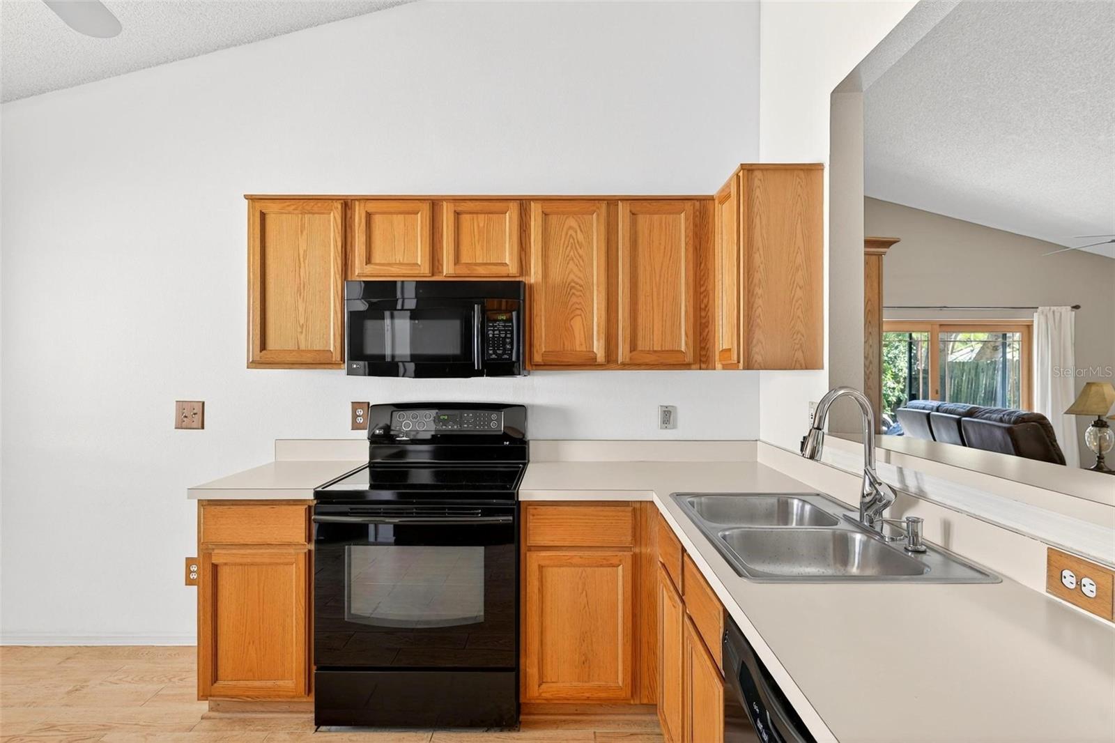 WHISPERING WINDS - Residential