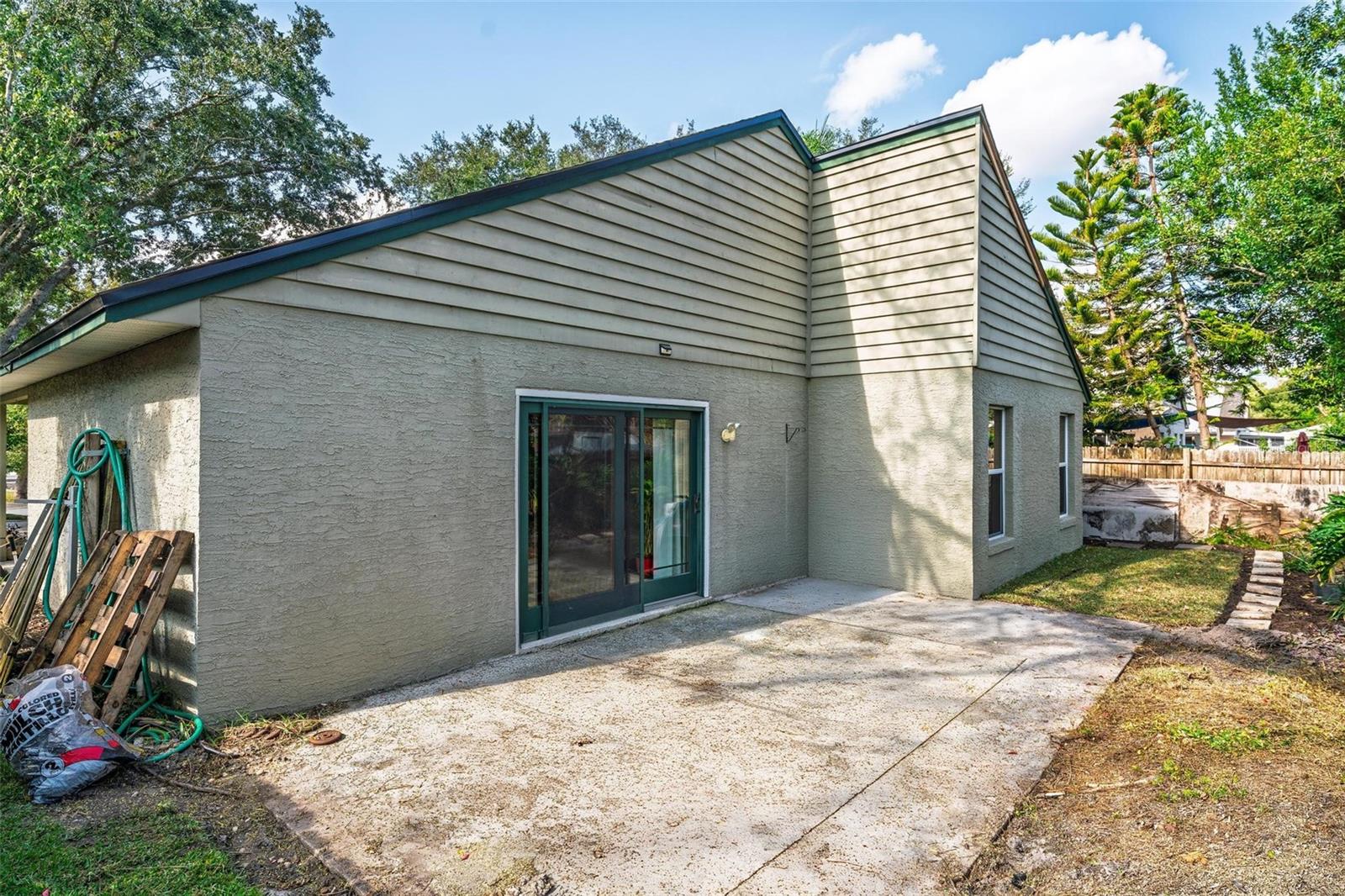 WHISPERING WINDS - Residential